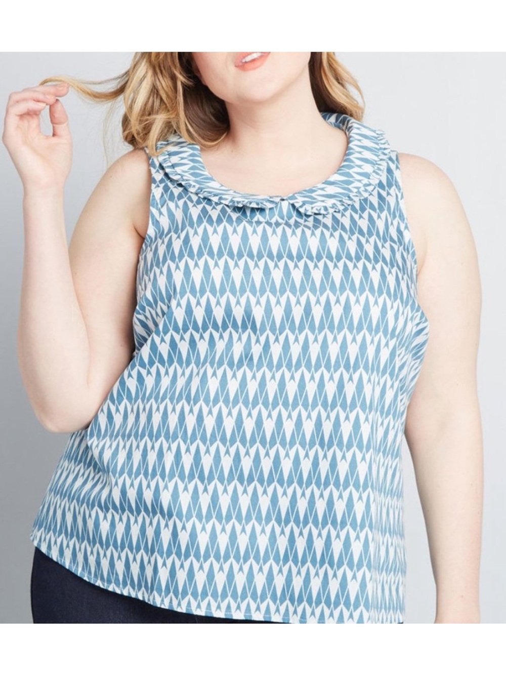 NWT ModCloth Womens 1X Blue White Geometric Print Ruffle Neck Sleeveless Top